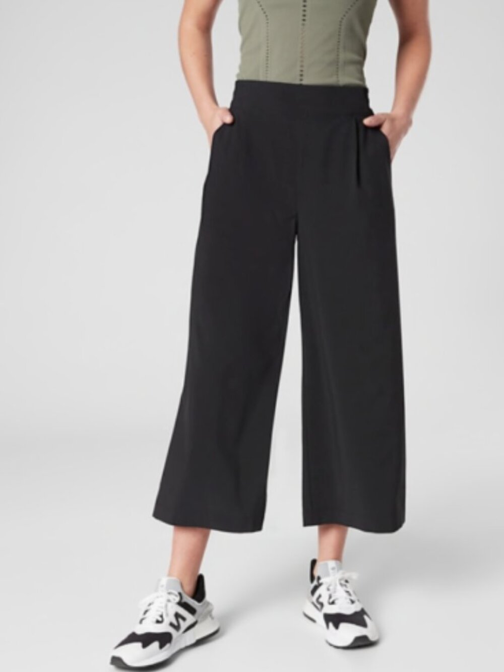 Athleta Brooklyn Wide Leg Crop Pants Black Size 8 Featherweight Stretch Pockets